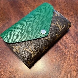 Like New Louis Vuitton Marie Lou wallet emerald green